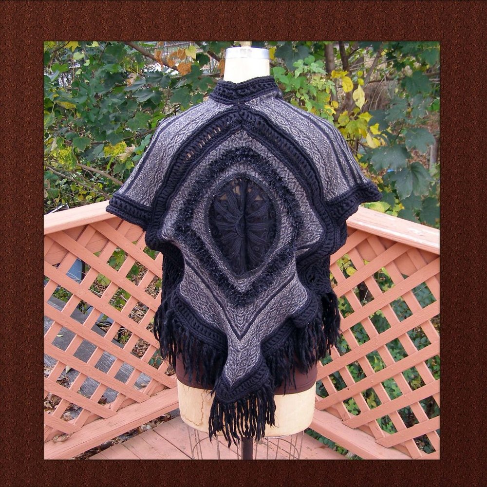 Fabulous ANGEL OF THE NORTH sweater Poncho OS